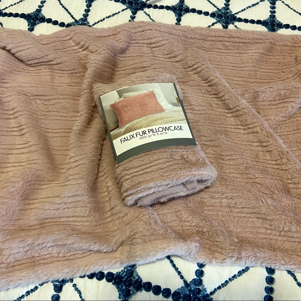 Set of two (2) faux fur pillowcases, shams, pink